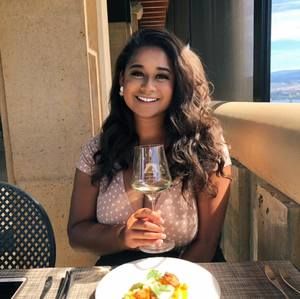 Meet your Posher, Jasmine